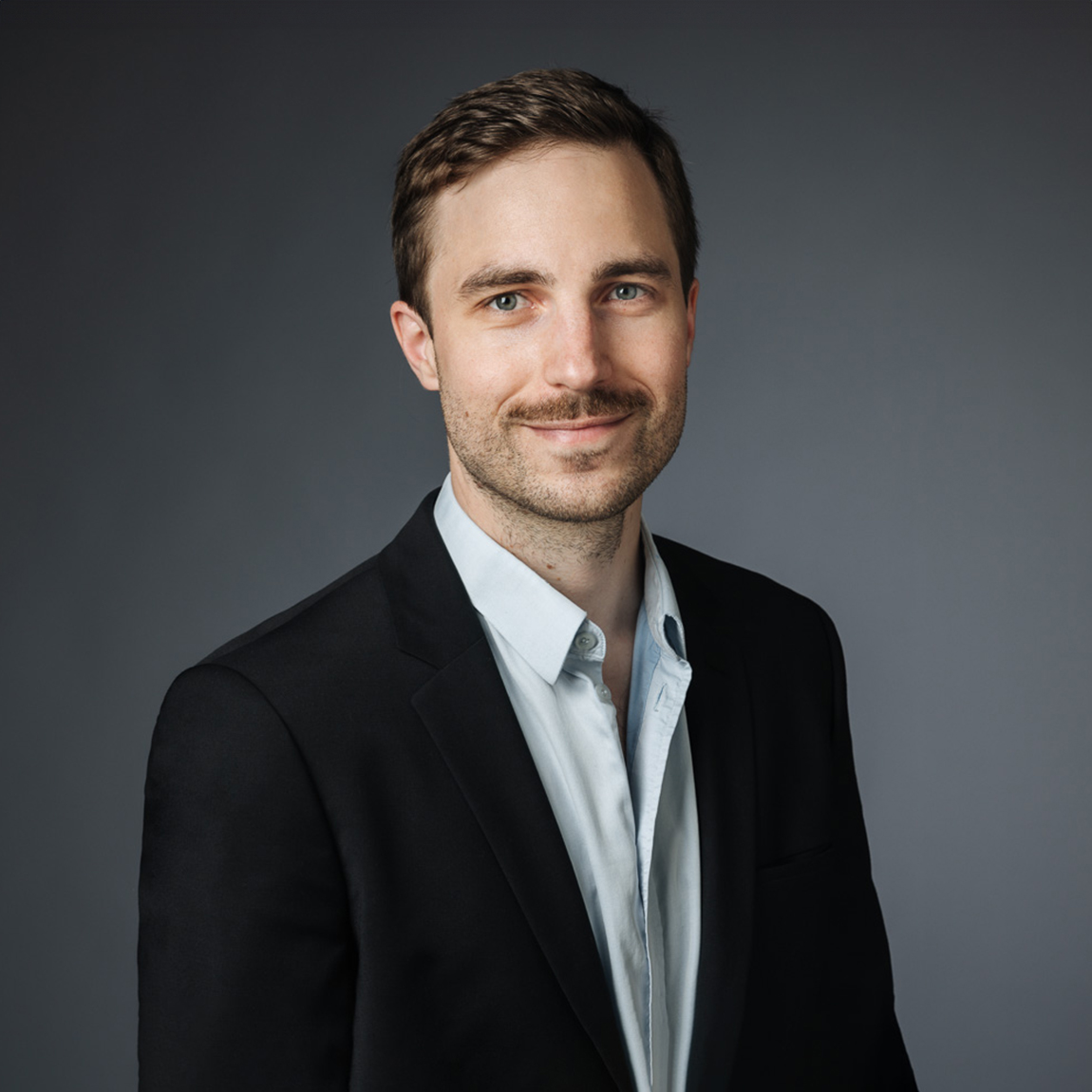 Ett personalfoto på Jonas Holma