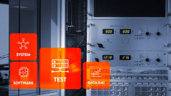 I ett mörkt rum står en HIL-testrigg, påslagen med tända dioder och displayer. Ovanpå fyra oranga rektanglar med texterna system, software, test och Data & ai